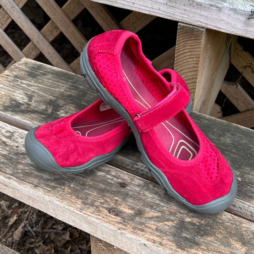 GUC Keen Mary Janes Velcro Strap Red Suede & Mesh Women’s Sz 8.5 / Euro 39